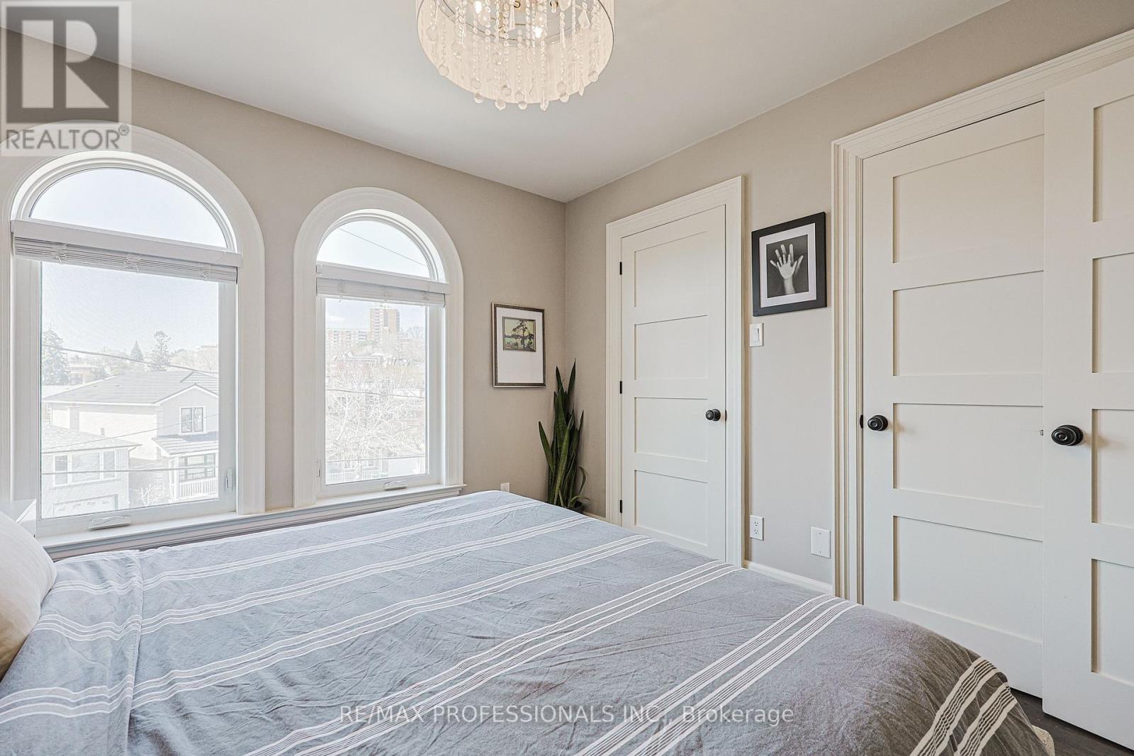 9b Harlton Crescent, Toronto, Ontario  M6M 1L2 - Photo 25 - W13034844