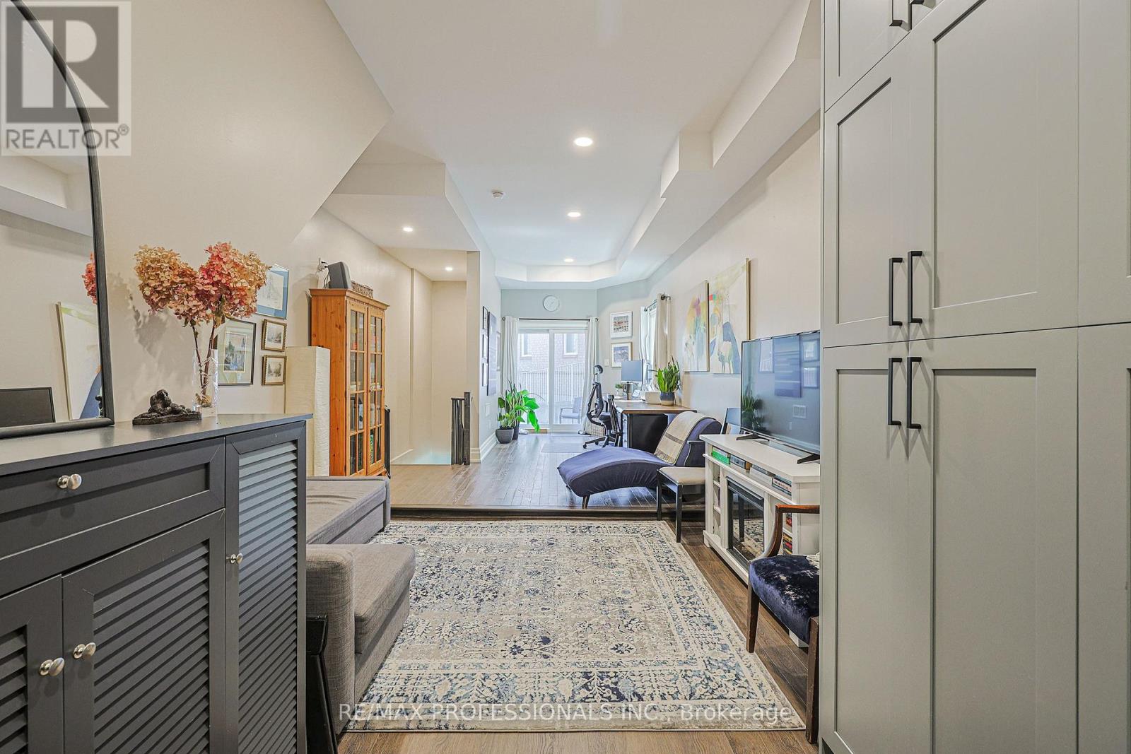 9b Harlton Crescent, Toronto, Ontario  M6M 1L2 - Photo 33 - W13034844