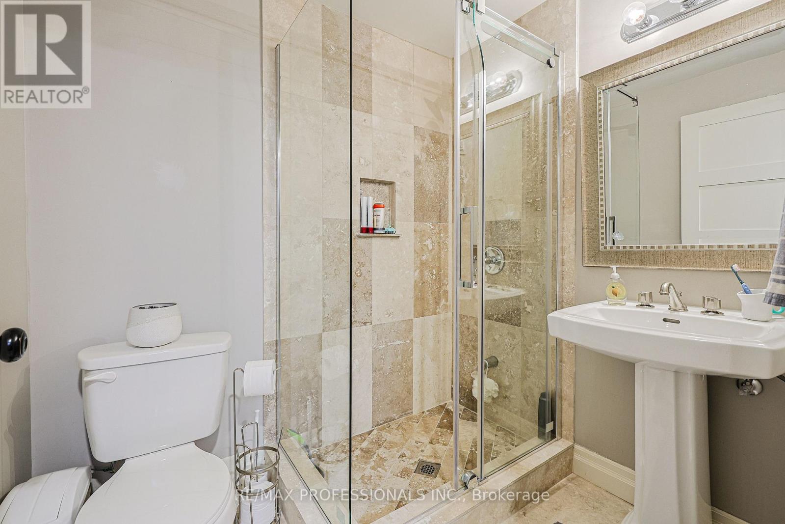 9b Harlton Crescent, Toronto, Ontario  M6M 1L2 - Photo 40 - W13034844