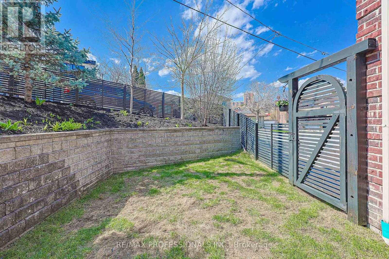 9b Harlton Crescent, Toronto, Ontario  M6M 1L2 - Photo 44 - W13034844