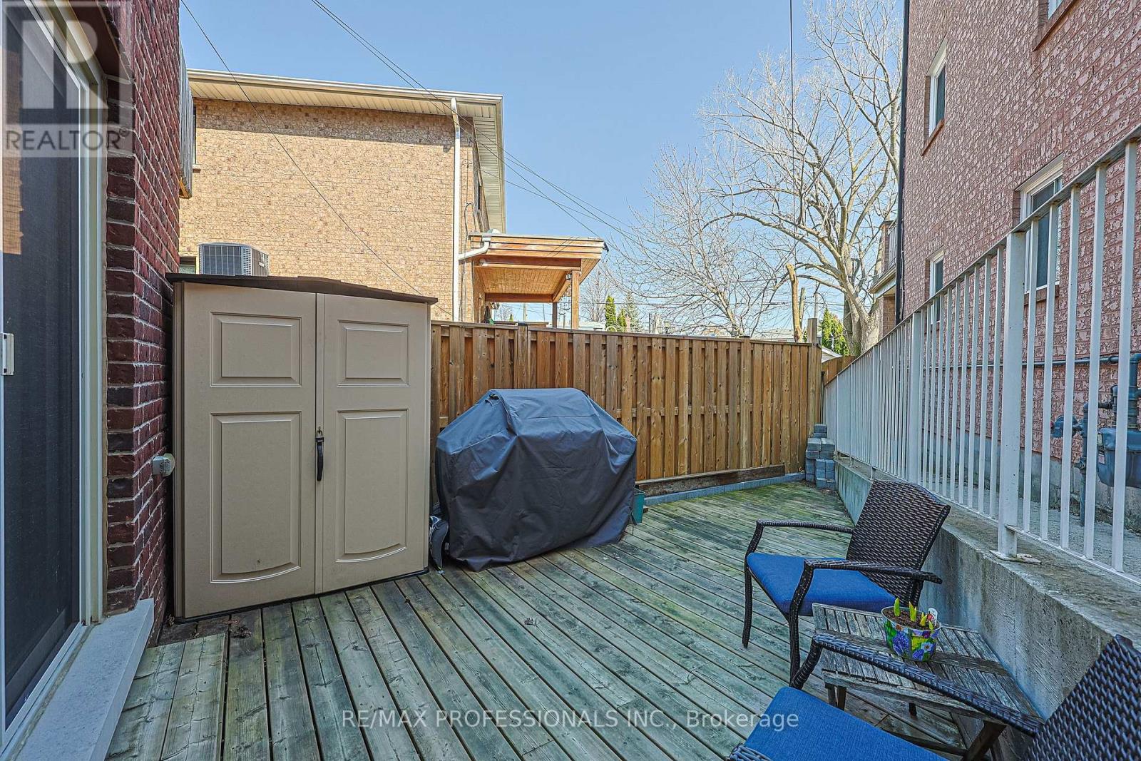 9b Harlton Crescent, Toronto, Ontario  M6M 1L2 - Photo 46 - W13034844
