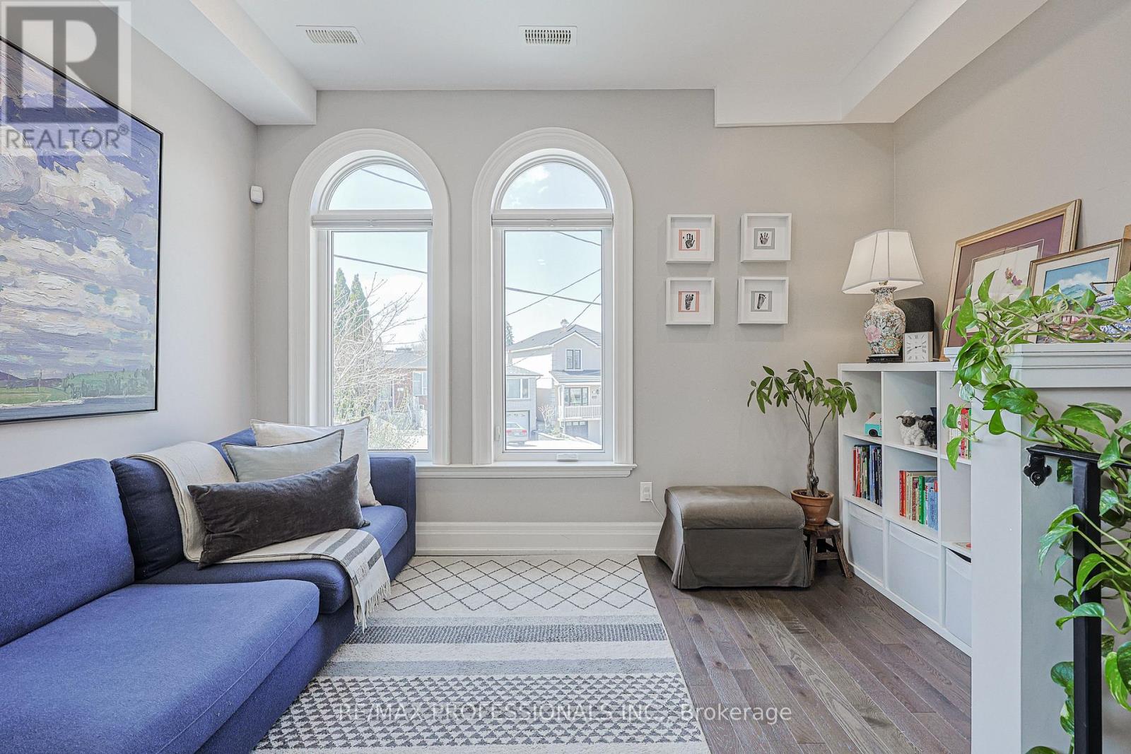 9b Harlton Crescent, Toronto, Ontario  M6M 1L2 - Photo 7 - W13034844