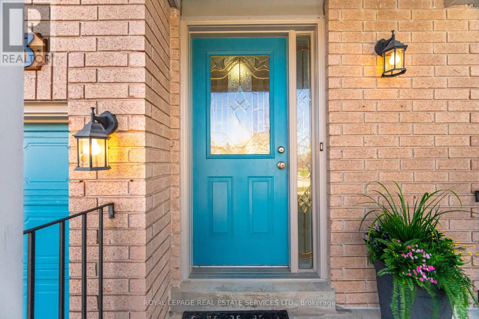 5593 Palmerston Crescent, Mississauga, Ontario  L5M 5Z8 - Photo 3 - W13034852