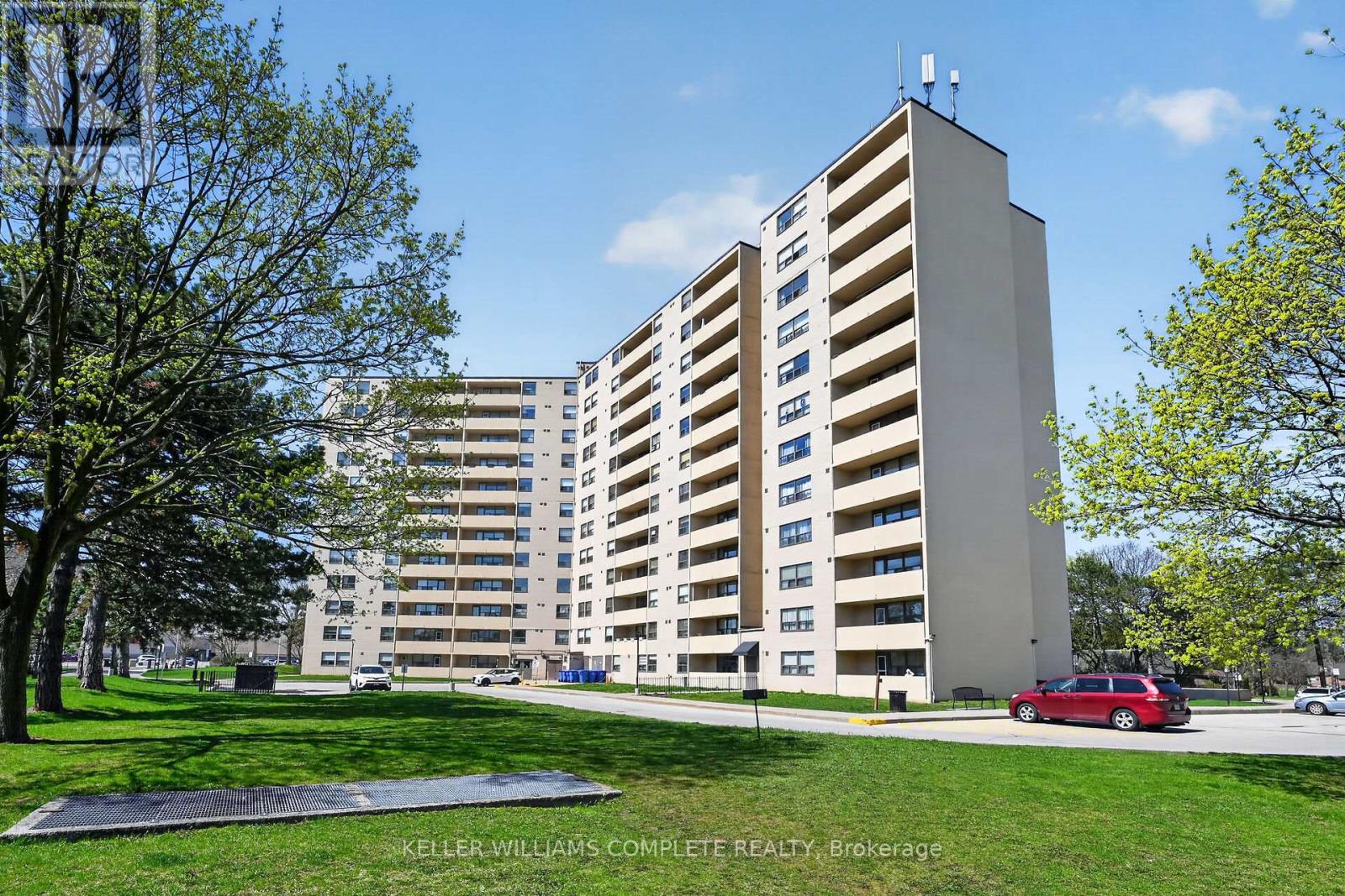 904 - 700 DYNES ROAD, Burlington, Ontario