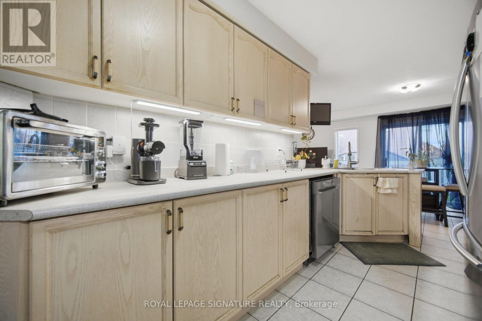 588 Rossellini Drive, Mississauga, Ontario  L5W 1M4 - Photo 15 - W13034898