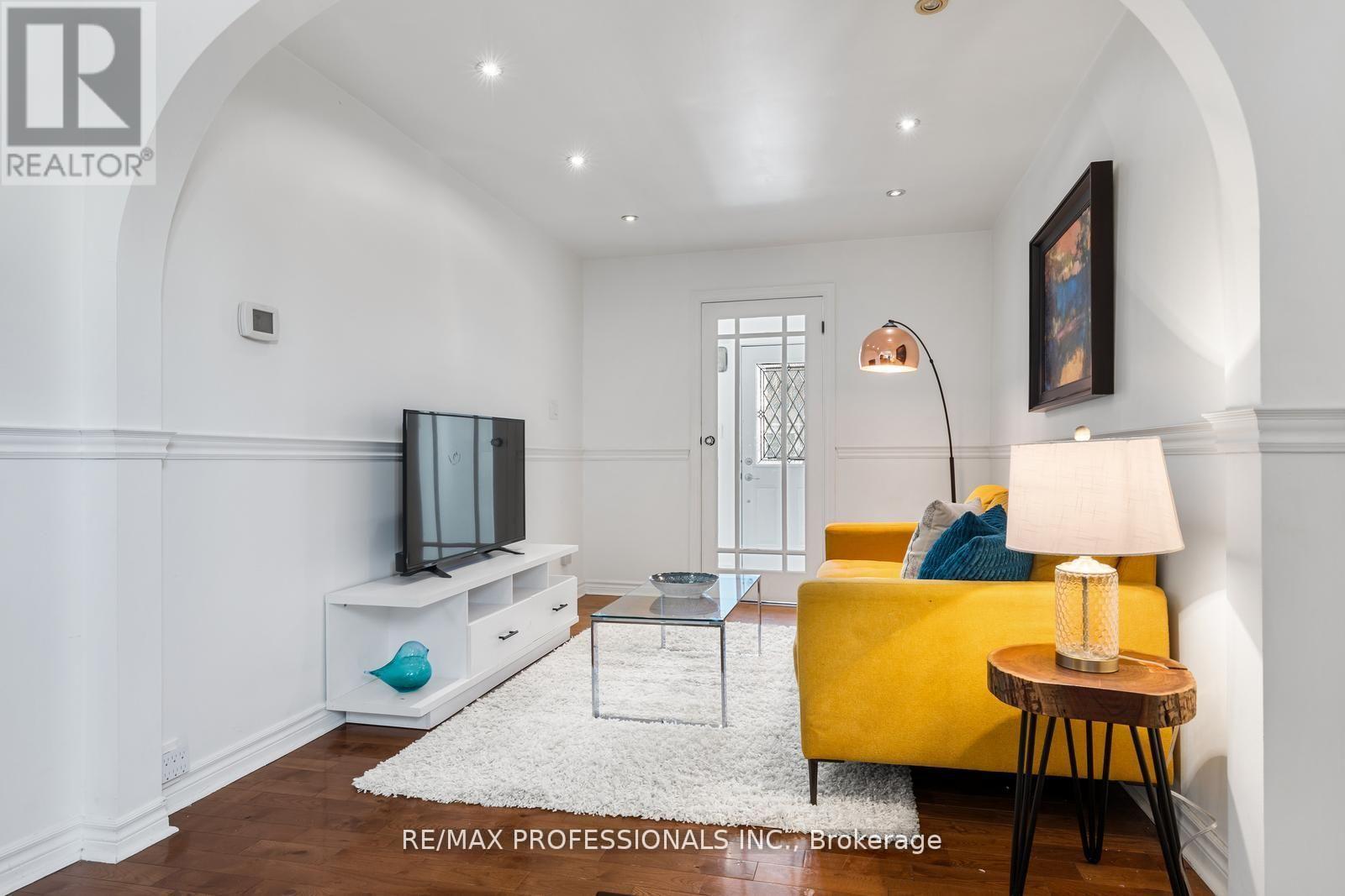 1 Gray Avenue, Toronto, Ontario  M6N 4S5 - Photo 5 - W13034926