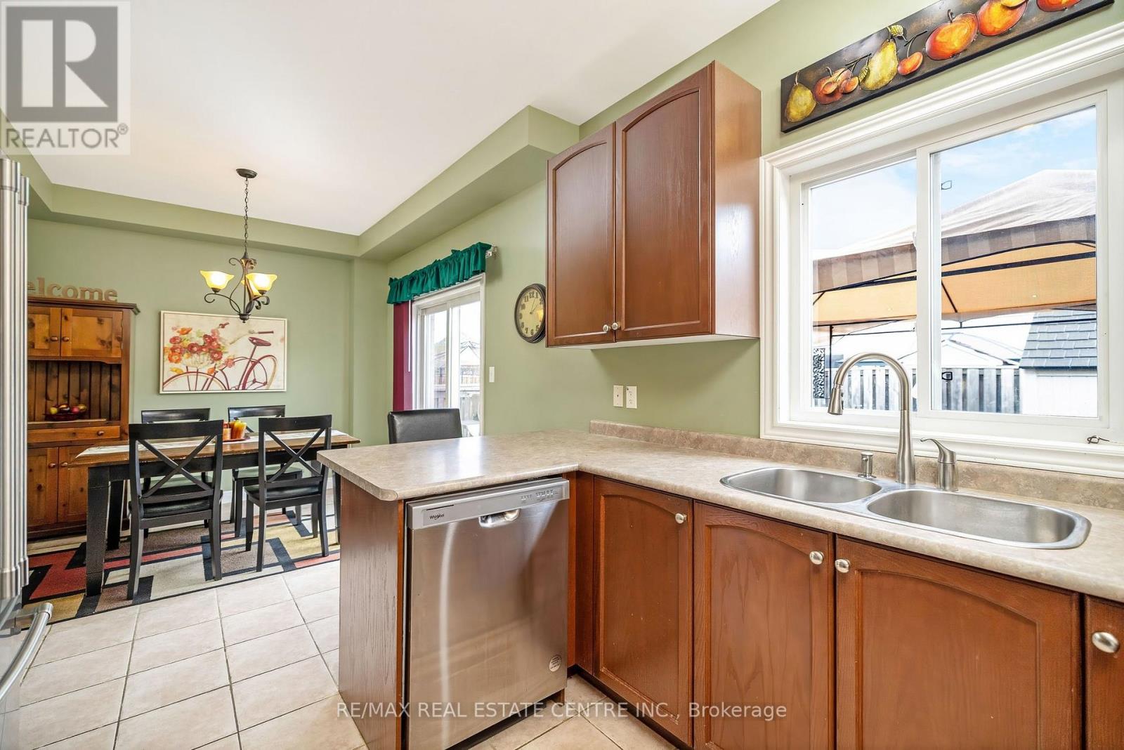 305 Teetzel Drive, Milton, Ontario  L9T 0B1 - Photo 12 - W13034928