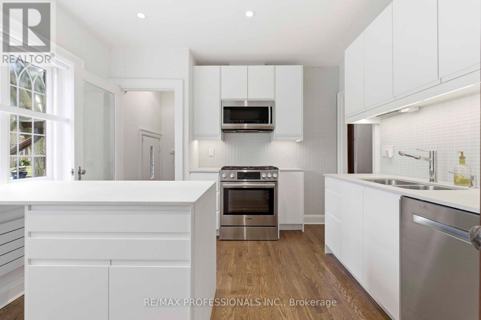 10 Edgemore Drive, Toronto, Ontario  M8Y 2M8 - Photo 14 - W13034930