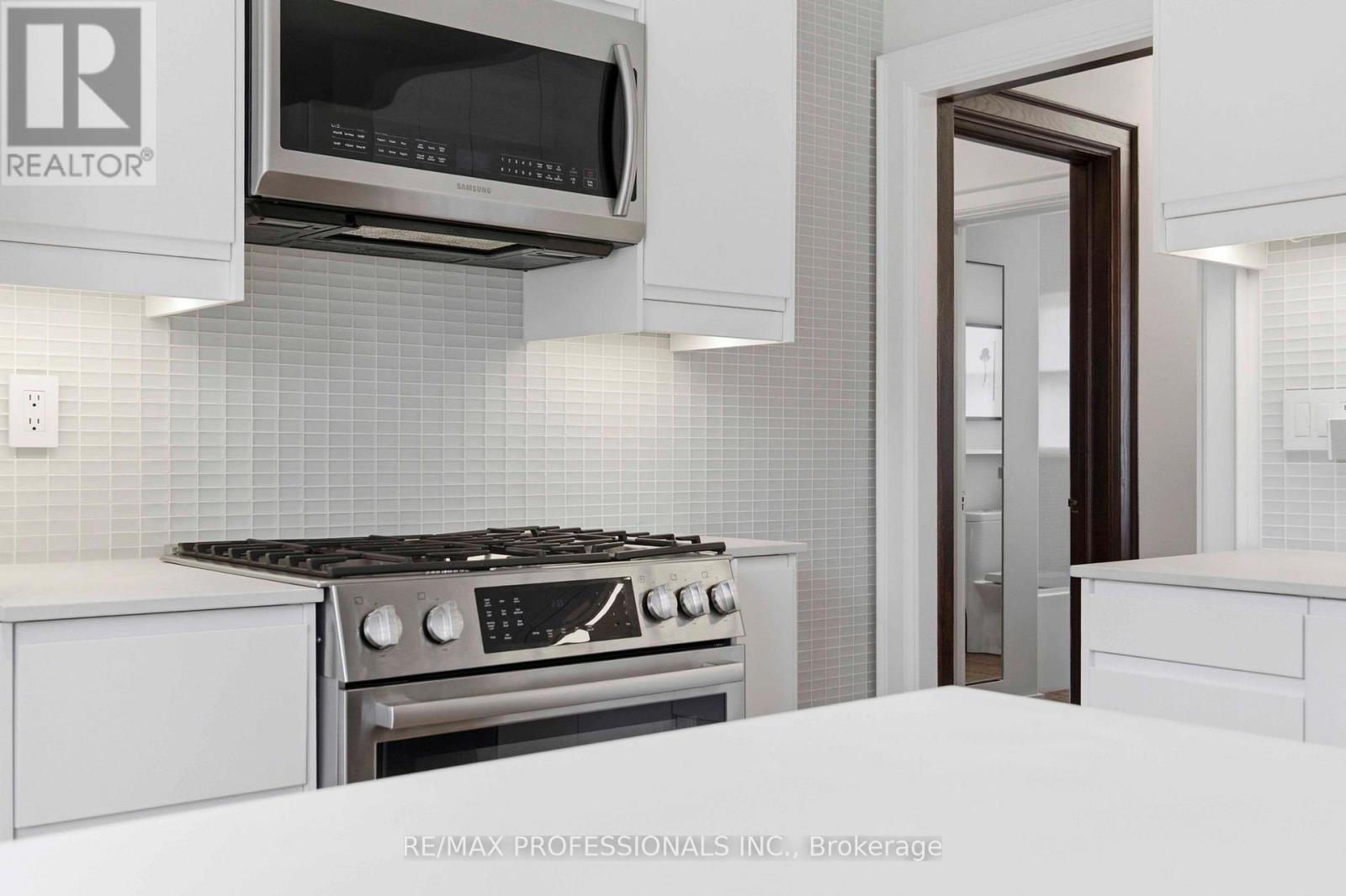 10 Edgemore Drive, Toronto, Ontario  M8Y 2M8 - Photo 15 - W13034930