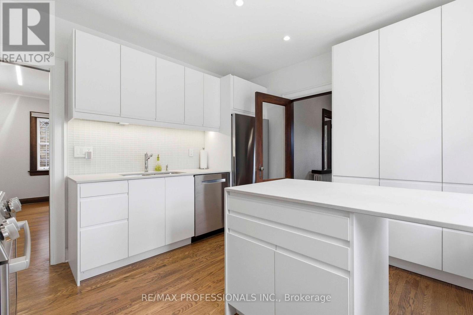 10 Edgemore Drive, Toronto, Ontario  M8Y 2M8 - Photo 17 - W13034930