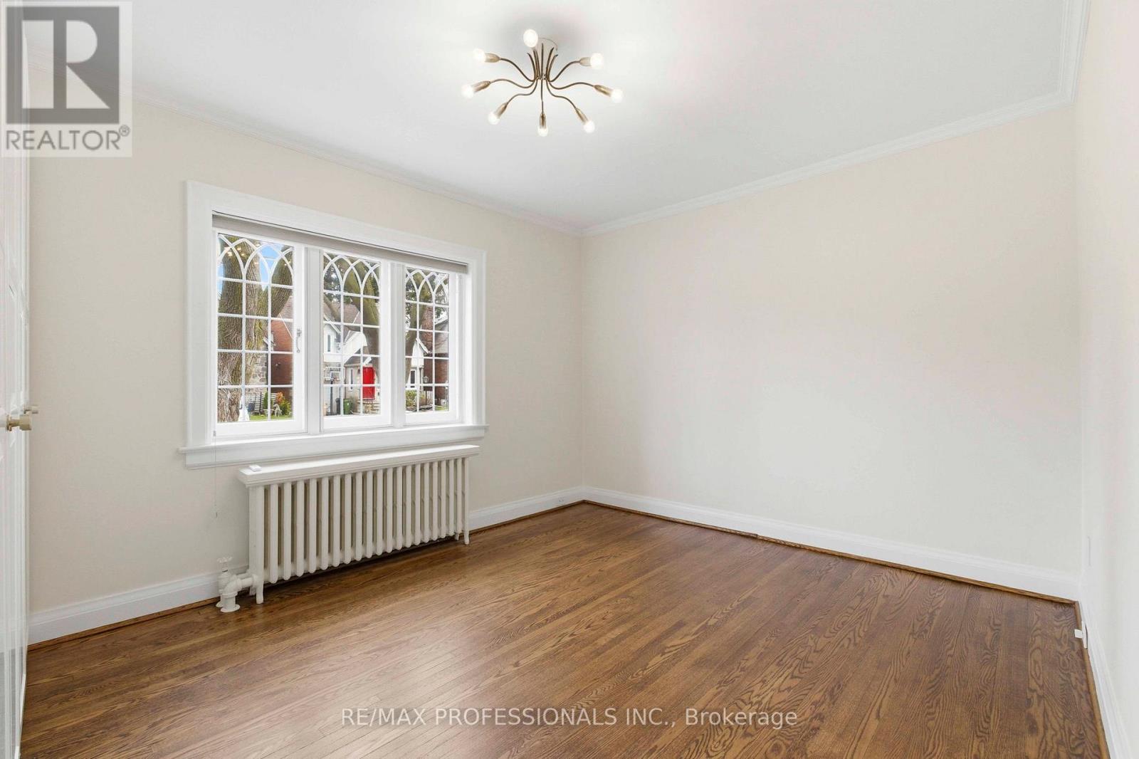 10 Edgemore Drive, Toronto, Ontario  M8Y 2M8 - Photo 19 - W13034930