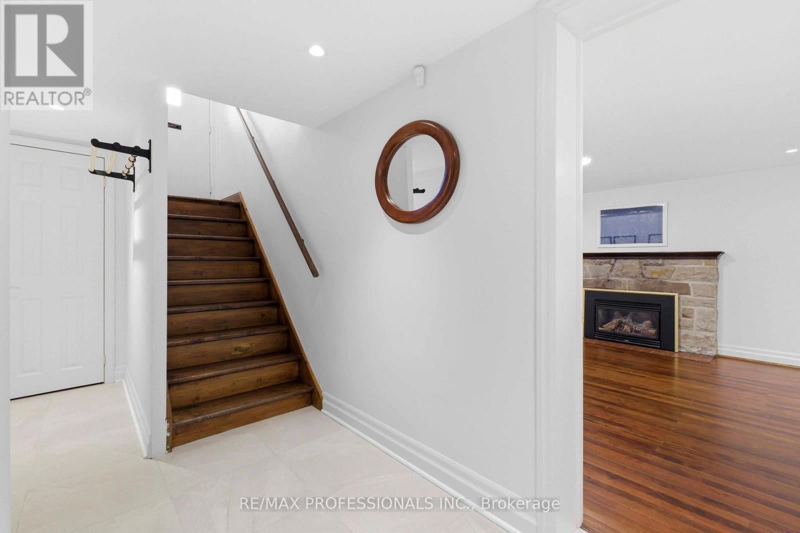 10 Edgemore Drive, Toronto, Ontario  M8Y 2M8 - Photo 24 - W13034930