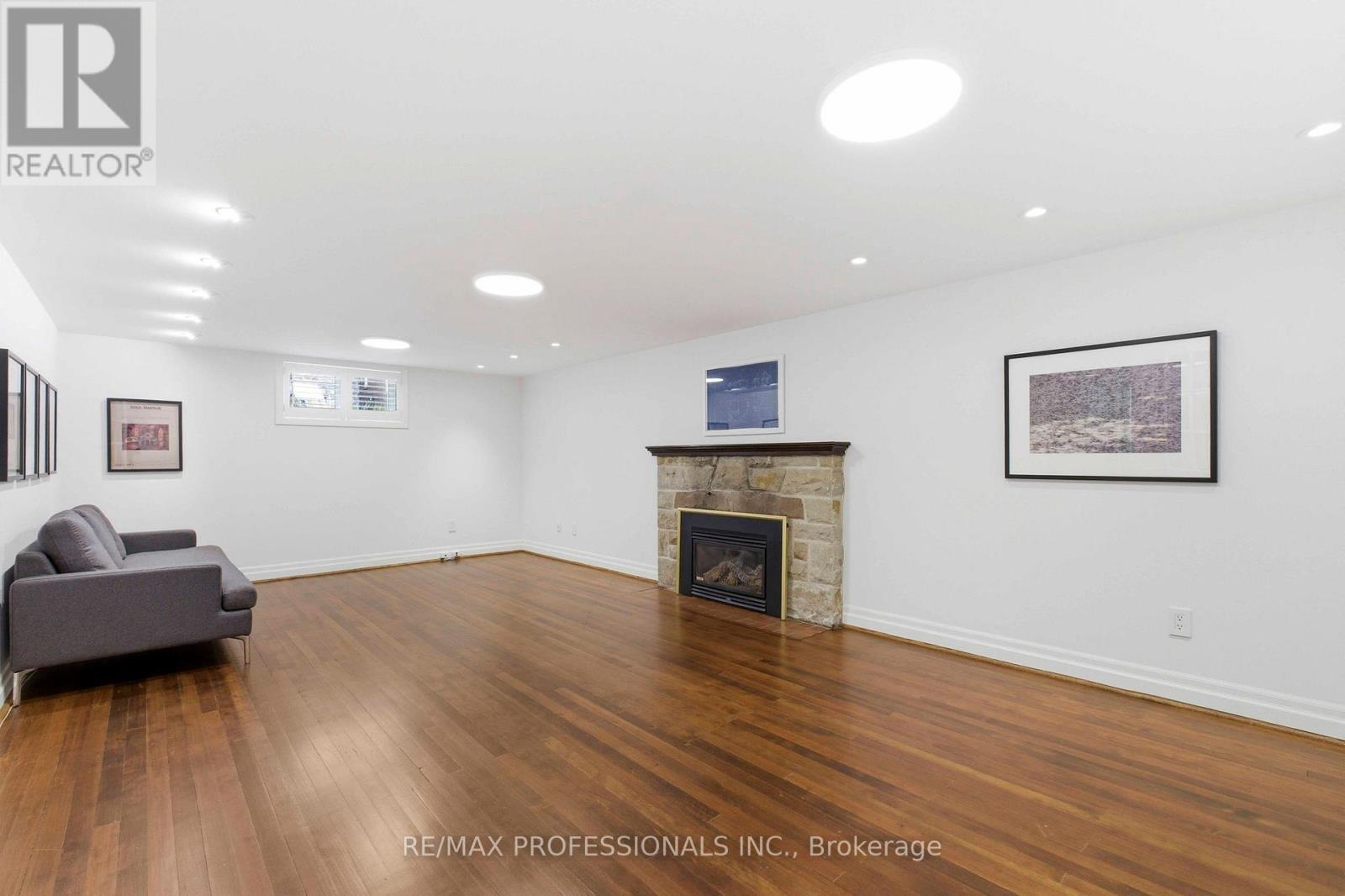 10 Edgemore Drive, Toronto, Ontario  M8Y 2M8 - Photo 26 - W13034930