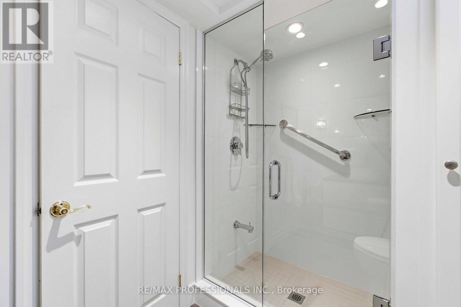 10 Edgemore Drive, Toronto, Ontario  M8Y 2M8 - Photo 32 - W13034930