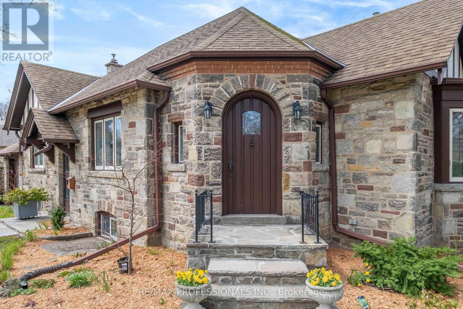 10 Edgemore Drive, Toronto, Ontario  M8Y 2M8 - Photo 7 - W13034930