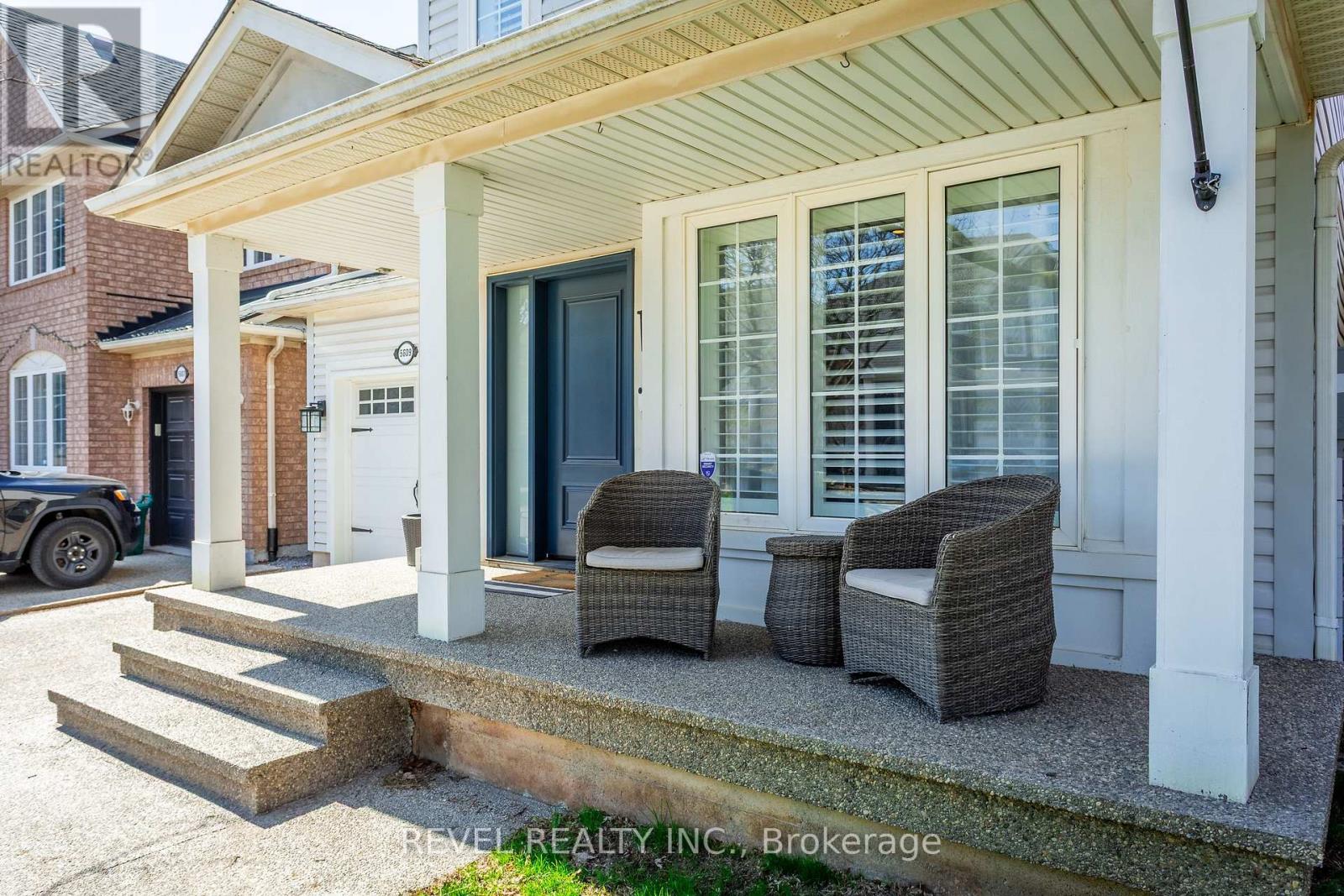 5609 Thorn Lane, Burlington, Ontario  L7L 6T5 - Photo 3 - W12851636