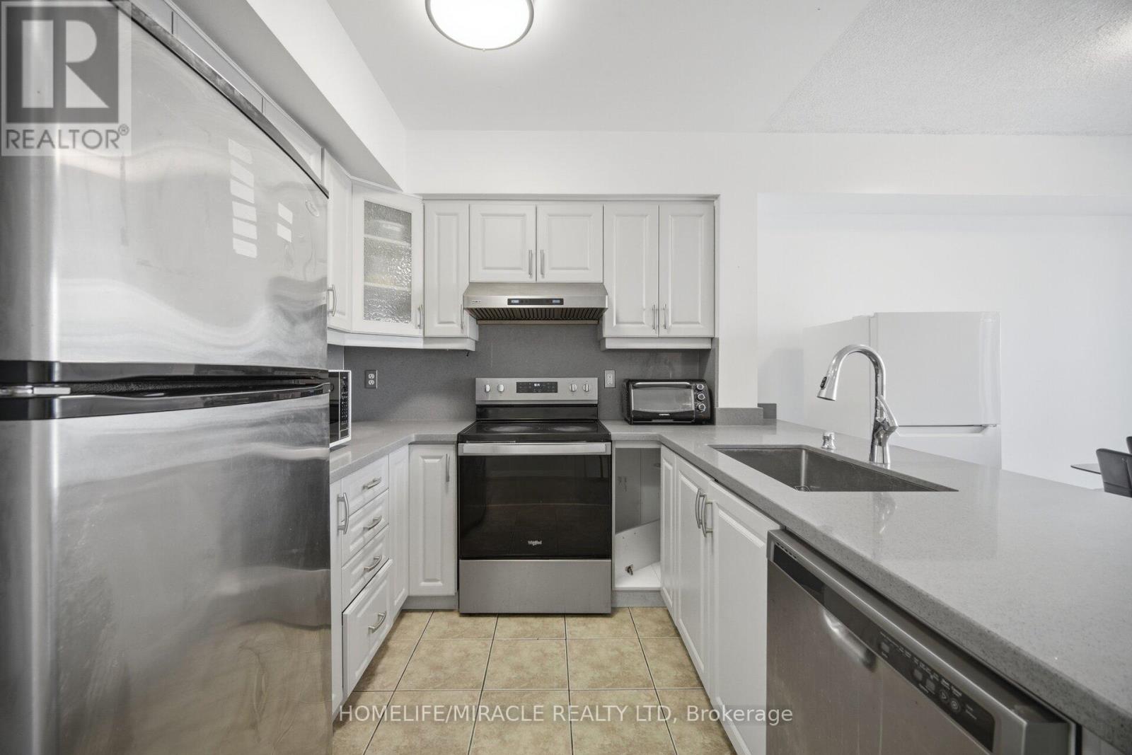 2002 - 3049 Finch Avenue W, Toronto, Ontario  M9M 0A5 - Photo 2 - W13014084