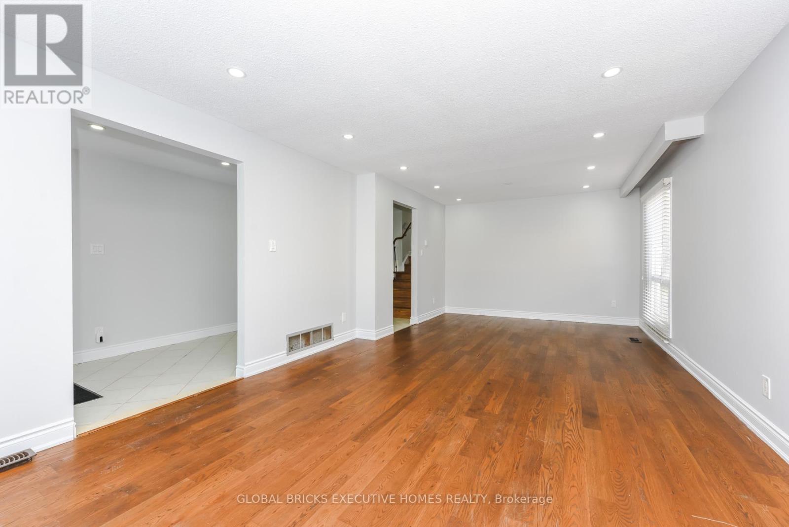 77 Blackthorn Lane, Brampton, Ontario  L6V 3L1 - Photo 7 - W12895942