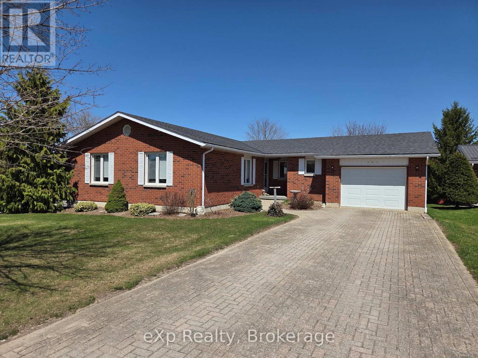 103 Margaret Elizabeth Avenue, Grey Highlands, Ontario  N0C 1H0 - Photo 2 - X12942824