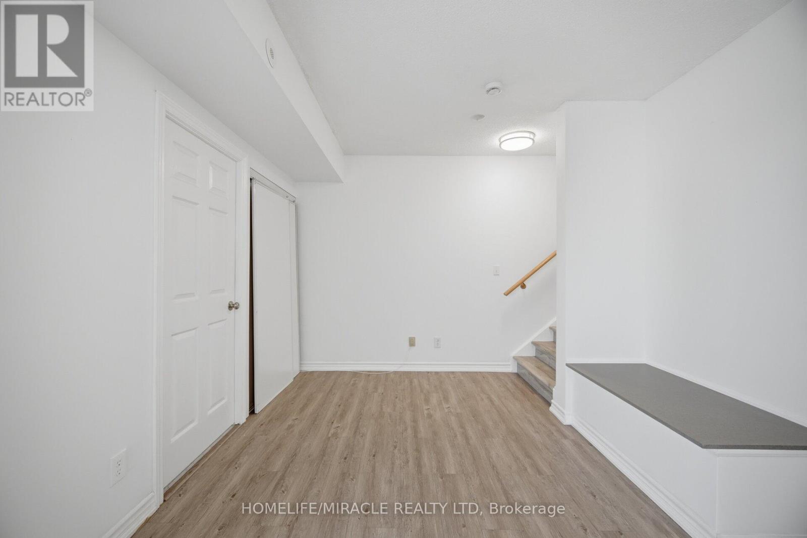 2002 - 3049 Finch Avenue W, Toronto, Ontario  M9M 0A5 - Photo 14 - W13014084