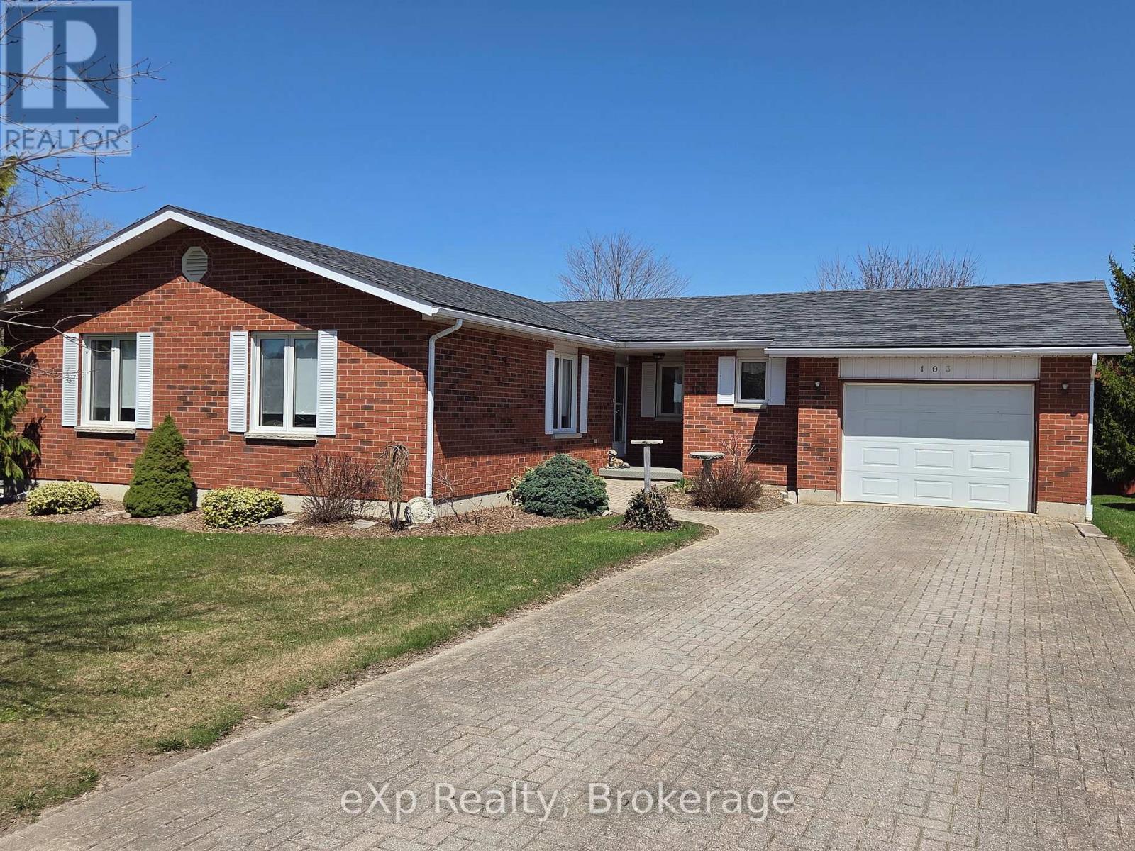 103 Margaret Elizabeth Avenue, Grey Highlands, Ontario  N0C 1H0 - Photo 3 - X12942824