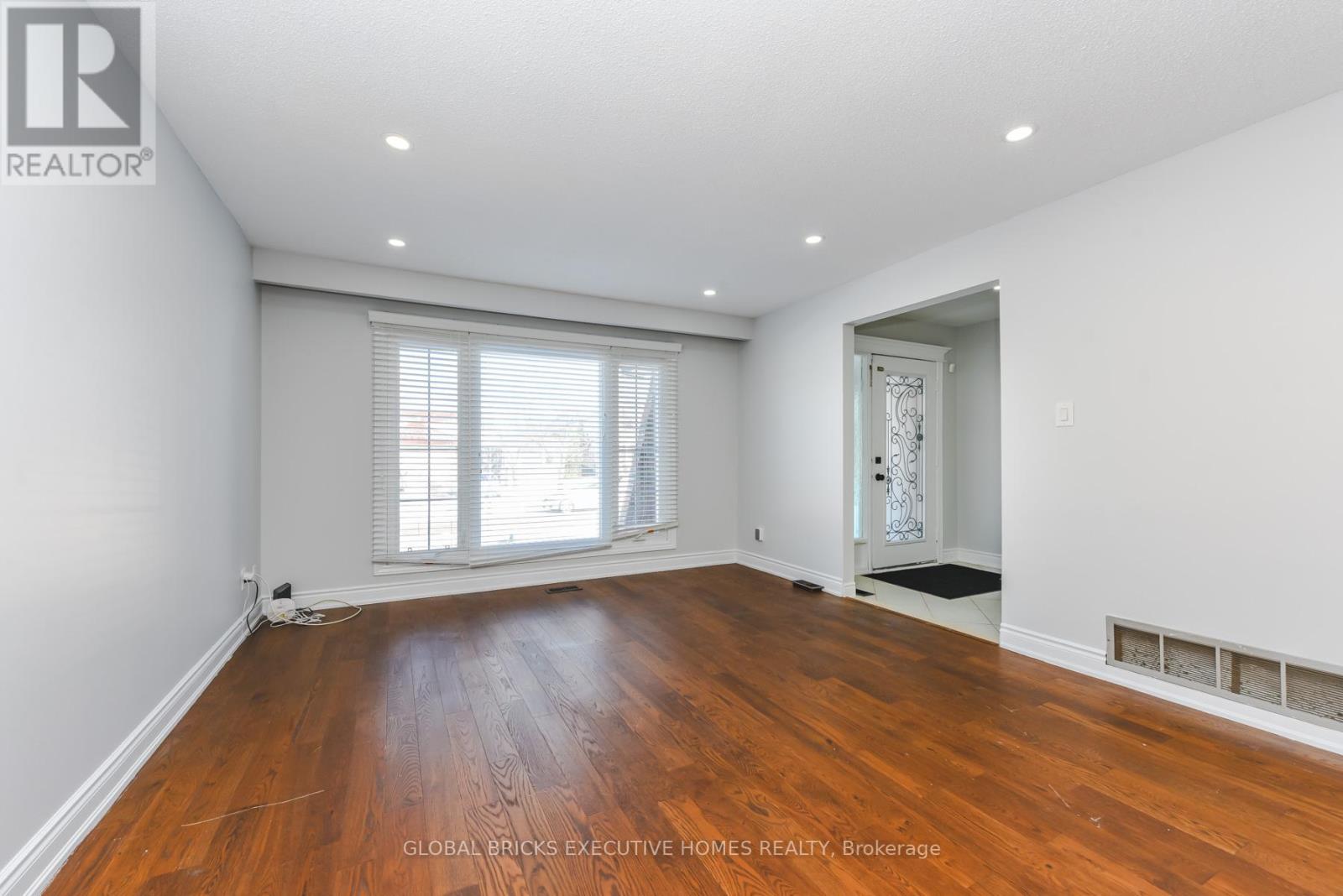 77 Blackthorn Lane, Brampton, Ontario  L6V 3L1 - Photo 5 - W12895942