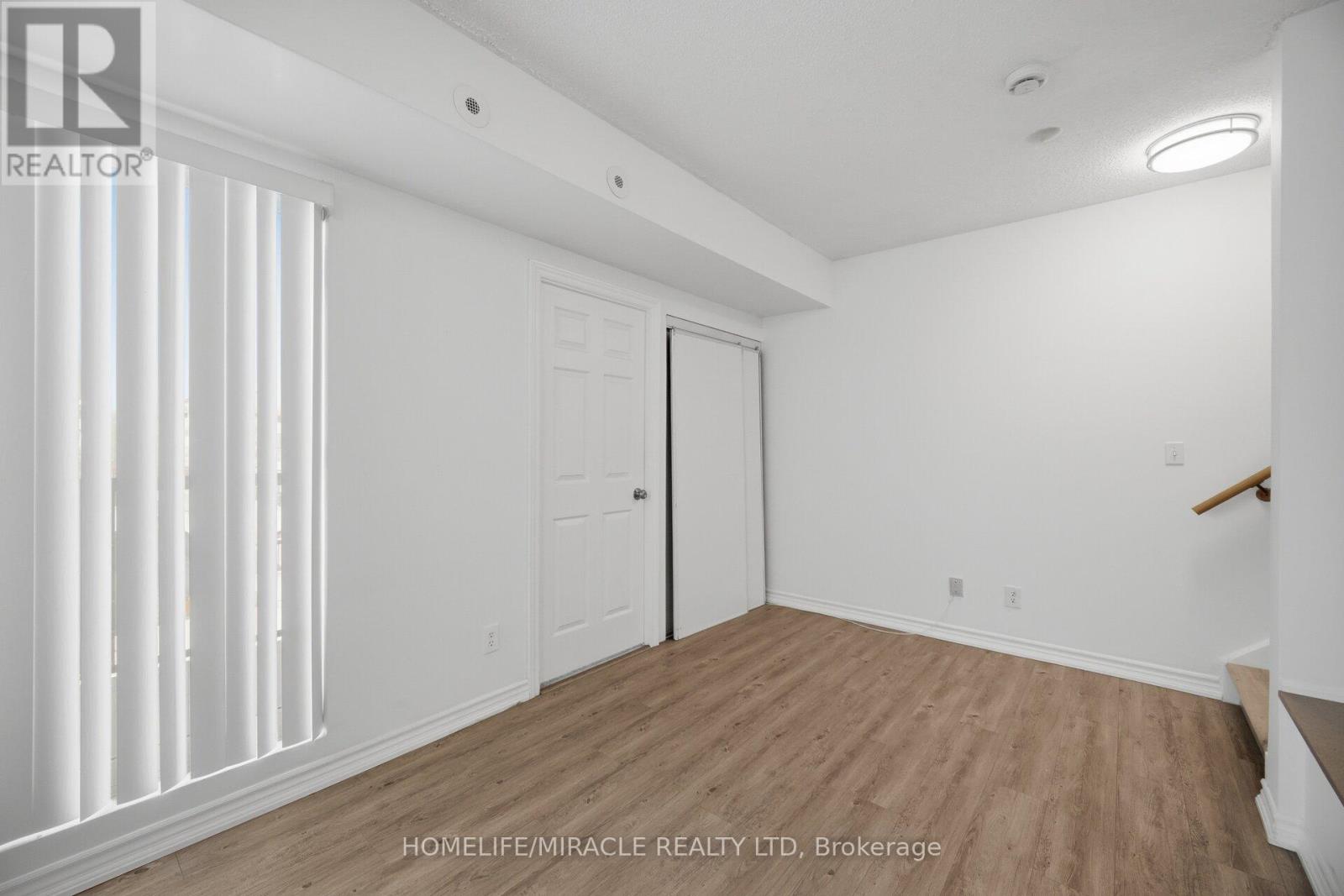 2002 - 3049 Finch Avenue W, Toronto, Ontario  M9M 0A5 - Photo 13 - W13014084