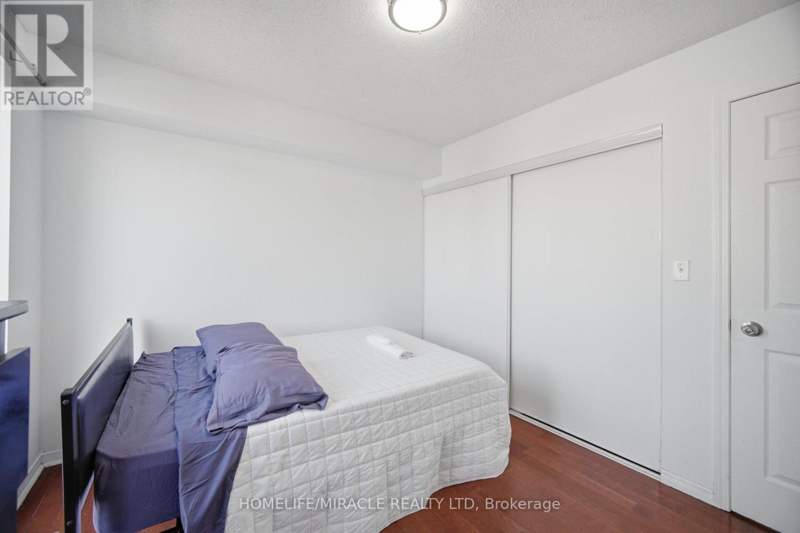 2002 - 3049 Finch Avenue W, Toronto, Ontario  M9M 0A5 - Photo 24 - W13014084