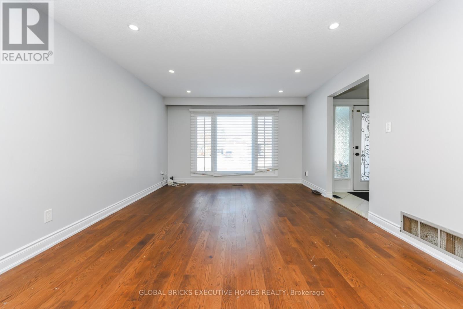 77 Blackthorn Lane, Brampton, Ontario  L6V 3L1 - Photo 6 - W12895942