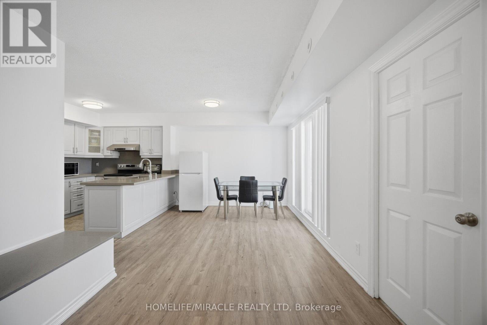 2002 - 3049 Finch Avenue W, Toronto, Ontario  M9M 0A5 - Photo 9 - W13014084