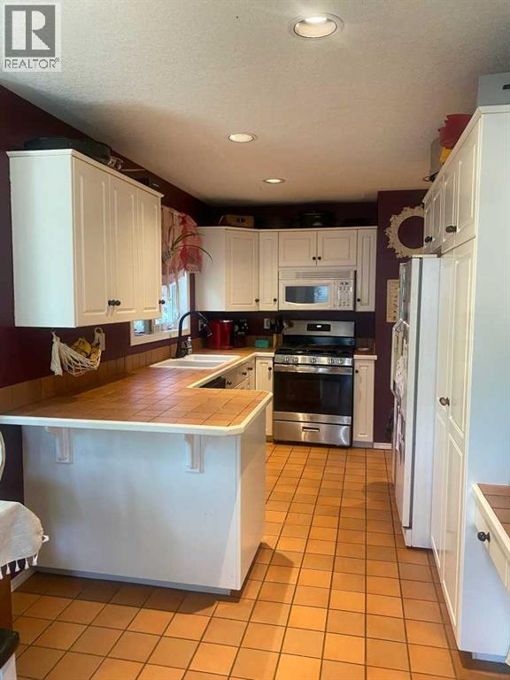 10411 109 Avenue, High Level, Alberta  T0H 1Z0 - Photo 6 - A2245338