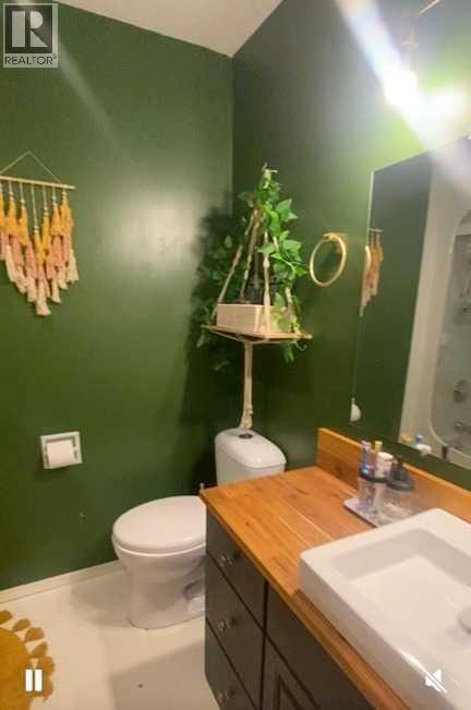 10411 109 Avenue, High Level, Alberta  T0H 1Z0 - Photo 8 - A2245338
