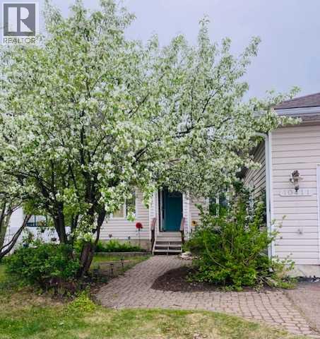 10411 109 Avenue, High Level, Alberta  T0H 1Z0 - Photo 1 - A2245338