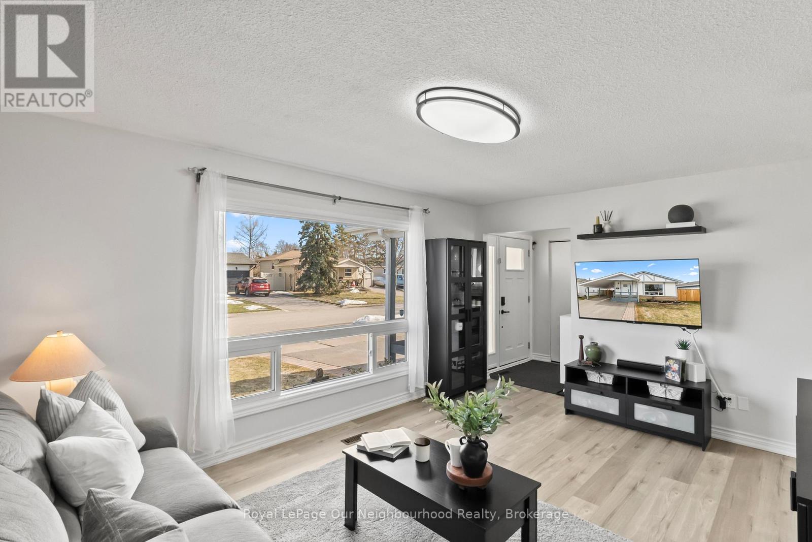 81 Swanston Crescent, Ajax, Ontario  L1S 3J5 - Photo 8 - E13035032