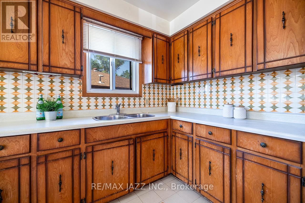 28 Pilot Street, Toronto (West Hill), Ontario  M1E 2C5 - Photo 11 - E13035166