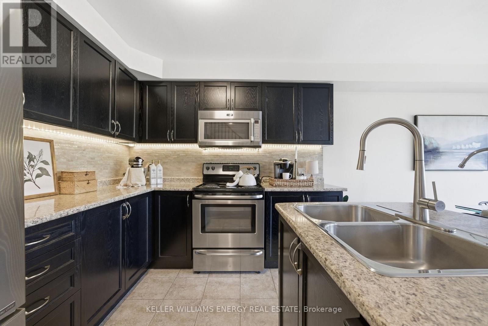 86 Autumn Harvest Road, Clarington, Ontario L1C 0K7 - Photo 4 - E13035344