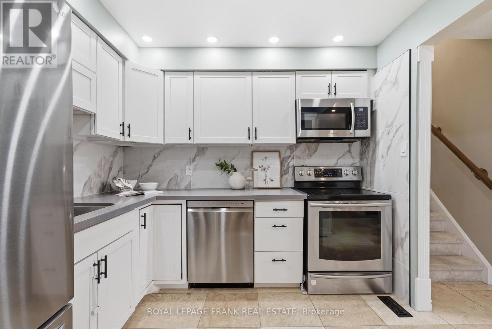 1248 Astra Avenue, Oshawa, Ontario  L1K 1H4 - Photo 7 - E13035380