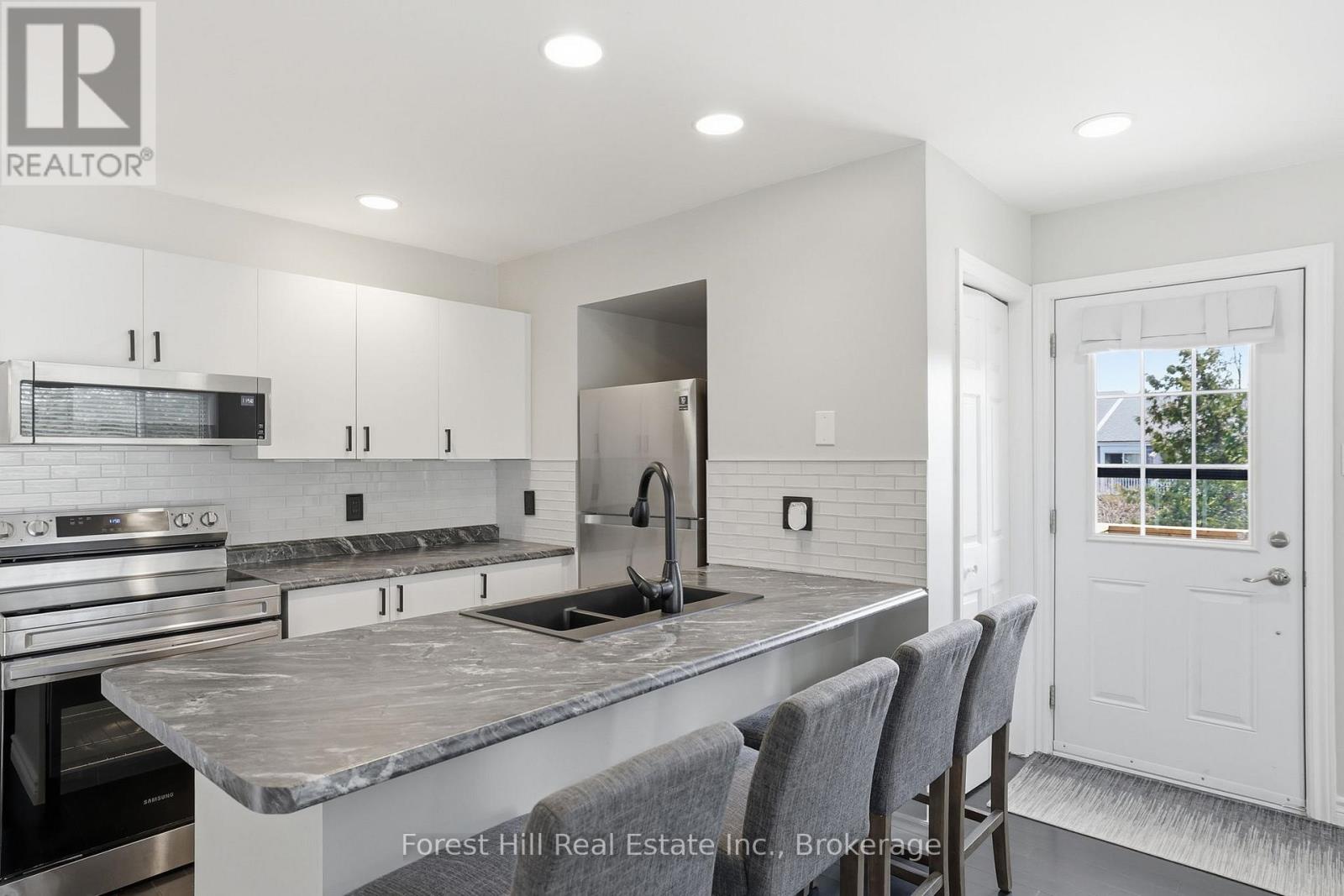 109 - 23 Dawson Drive, Collingwood, Ontario  L9Y 5B4 - Photo 4 - S13035136