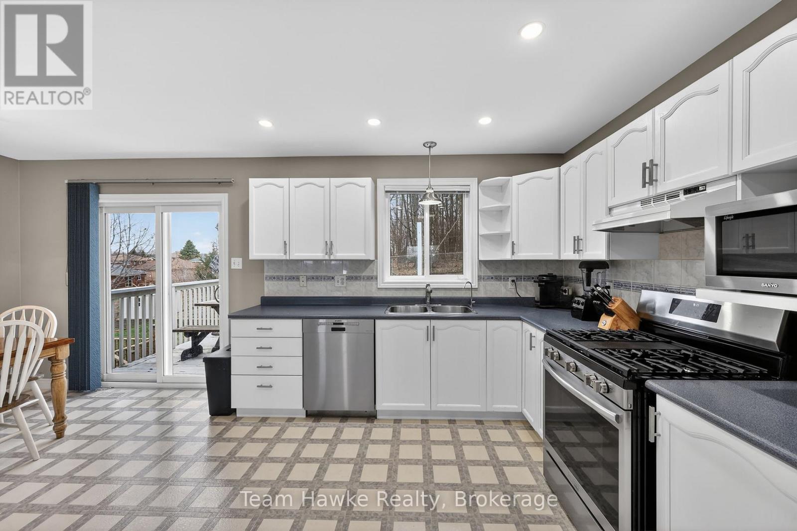 67 Maria Street, Penetanguishene, Ontario  L9M 2G7 - Photo 10 - S13035178