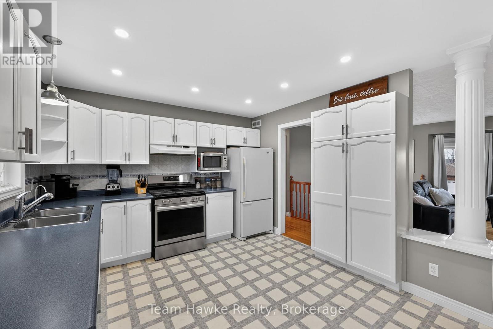 67 Maria Street, Penetanguishene, Ontario  L9M 2G7 - Photo 11 - S13035178