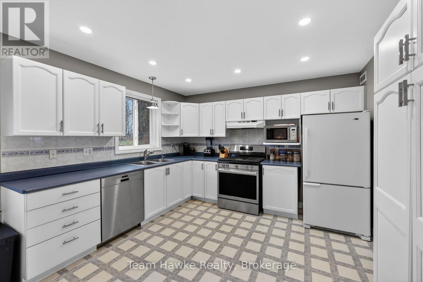 67 Maria Street, Penetanguishene, Ontario  L9M 2G7 - Photo 12 - S13035178