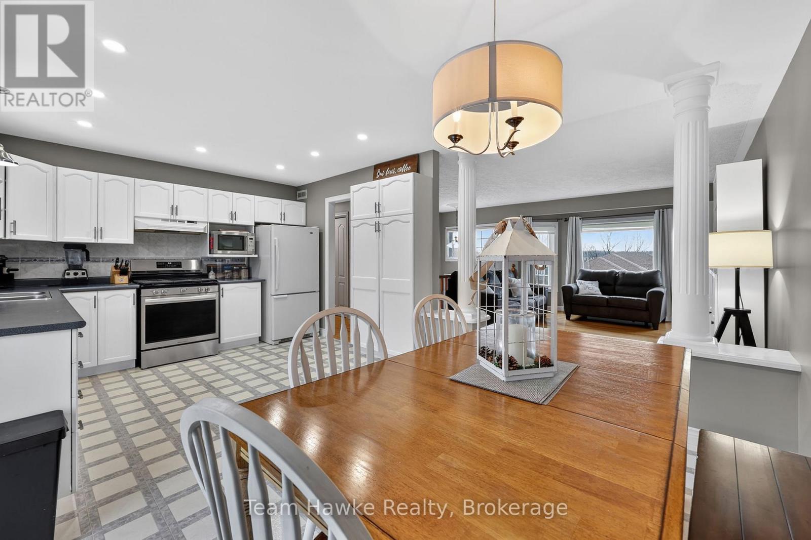 67 Maria Street, Penetanguishene, Ontario  L9M 2G7 - Photo 15 - S13035178