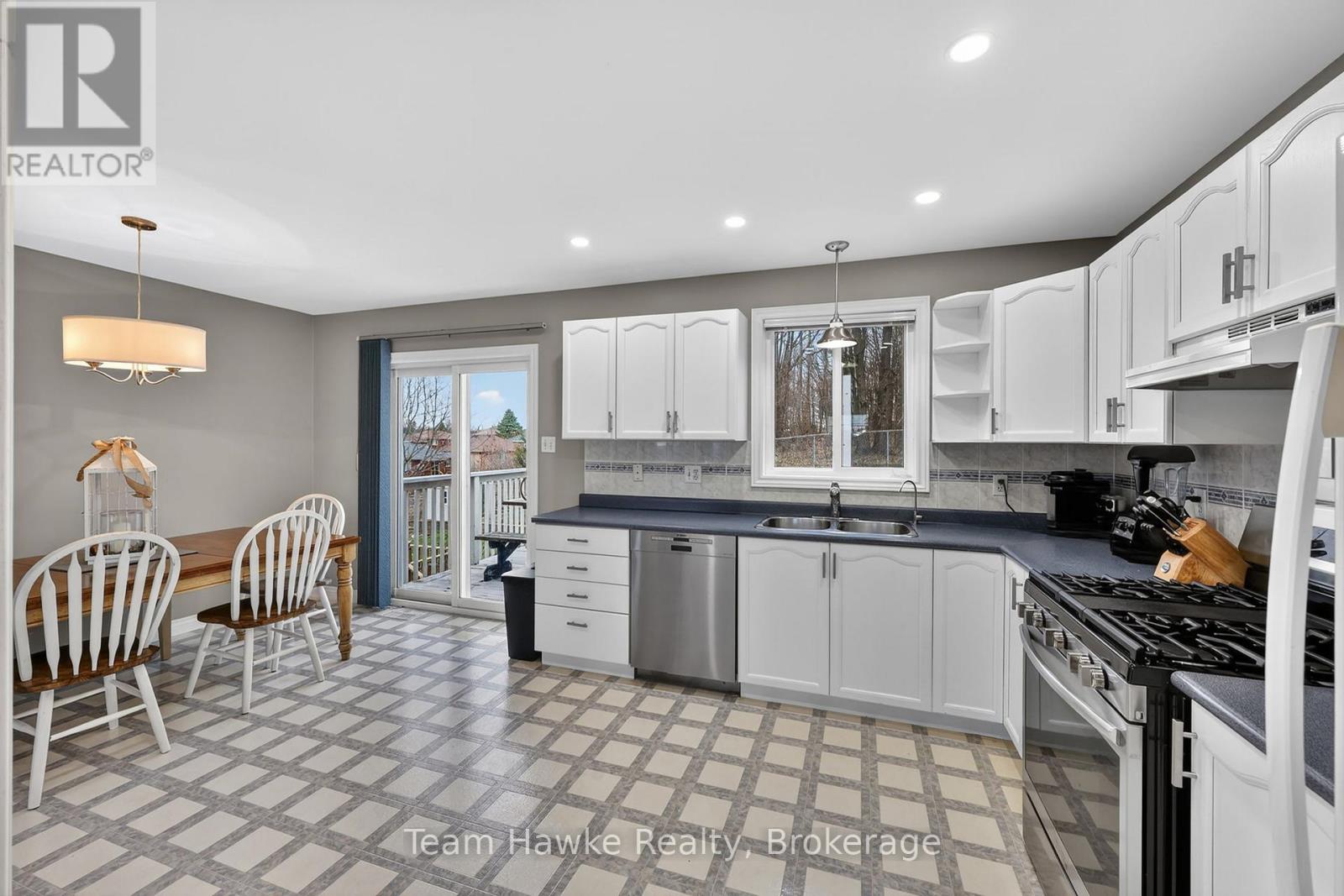 67 Maria Street, Penetanguishene, Ontario  L9M 2G7 - Photo 9 - S13035178