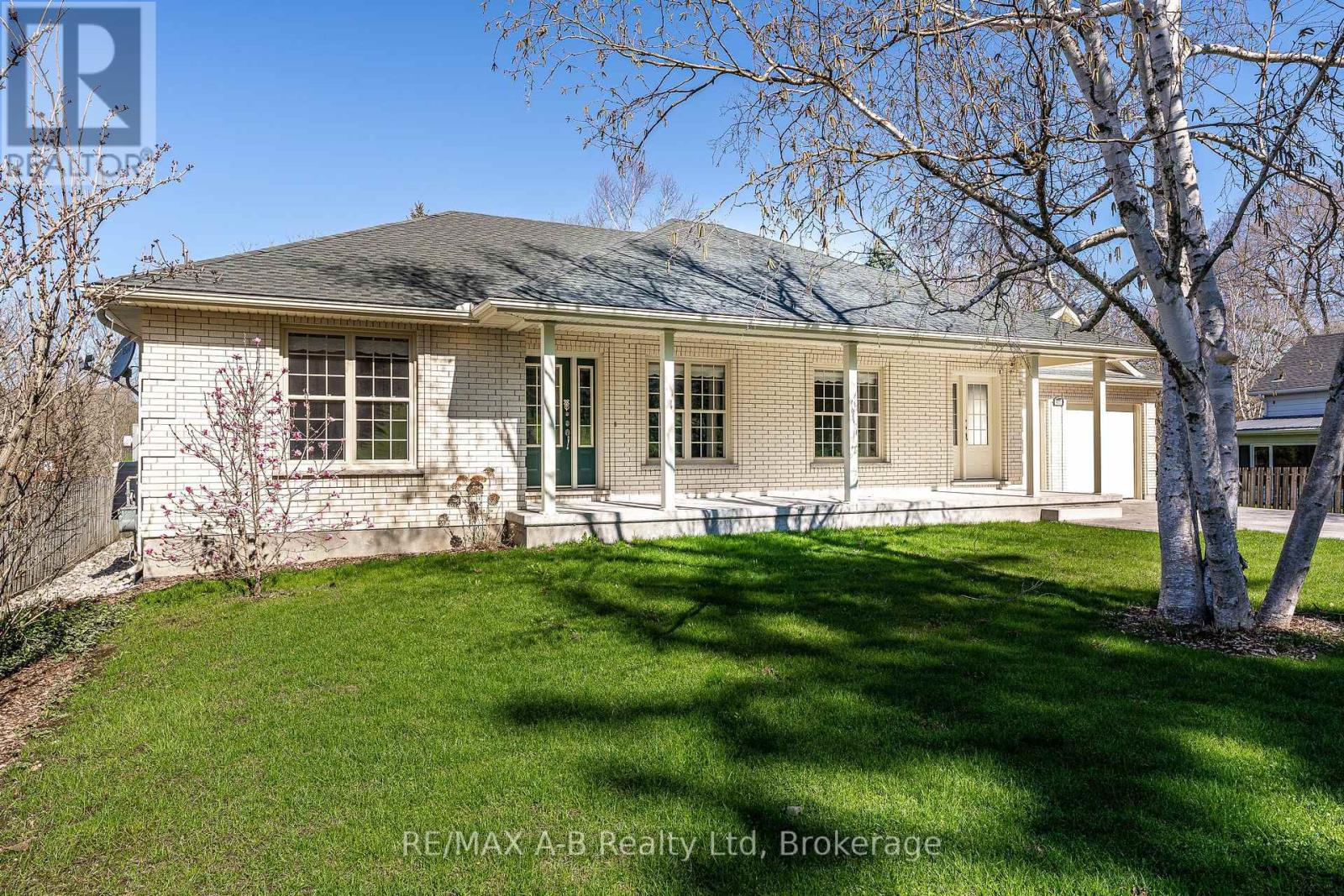 466 Water Street S, St. Marys, Ontario  N4X 1A1 - Photo 2 - X13035060