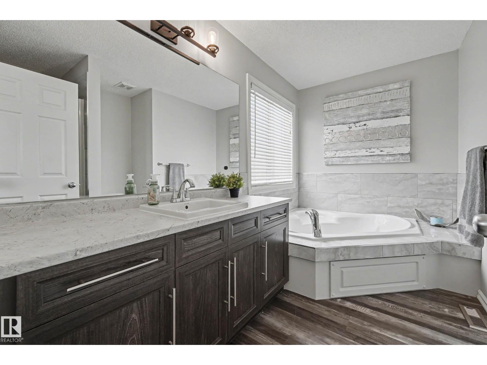 8720 11 Av Sw, Edmonton, Alberta  T6X 1J5 - Photo 22 - E4483719