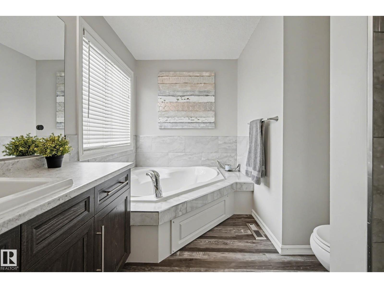 8720 11 Av Sw, Edmonton, Alberta  T6X 1J5 - Photo 23 - E4483719