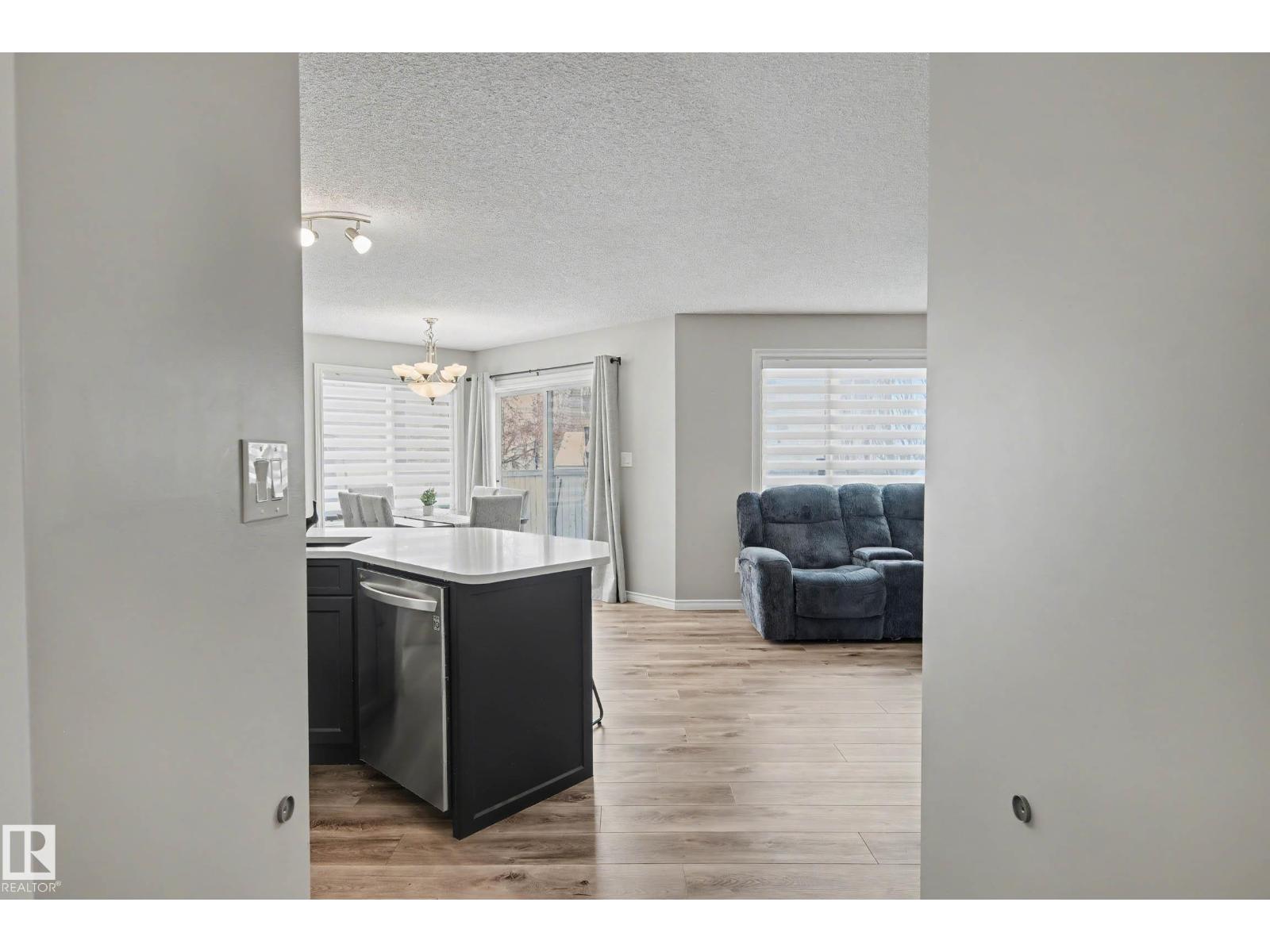8720 11 Av Sw, Edmonton, Alberta  T6X 1J5 - Photo 4 - E4483719