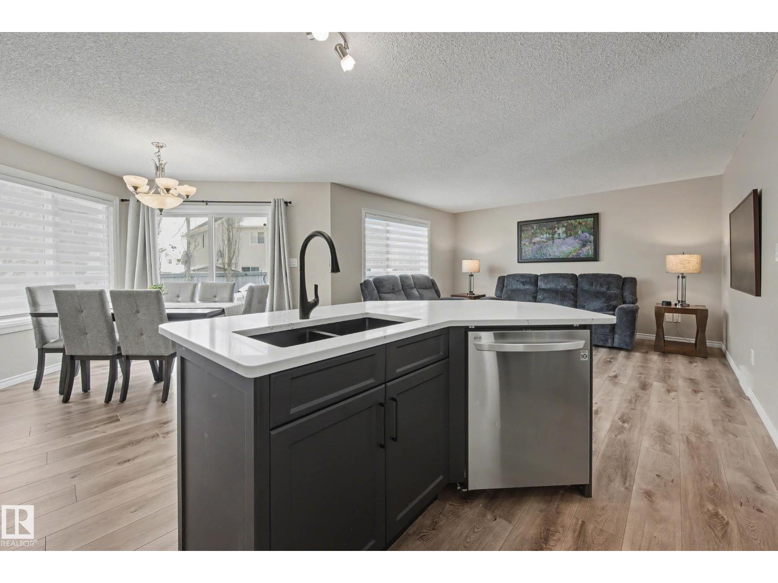 8720 11 Av Sw, Edmonton, Alberta  T6X 1J5 - Photo 9 - E4483719