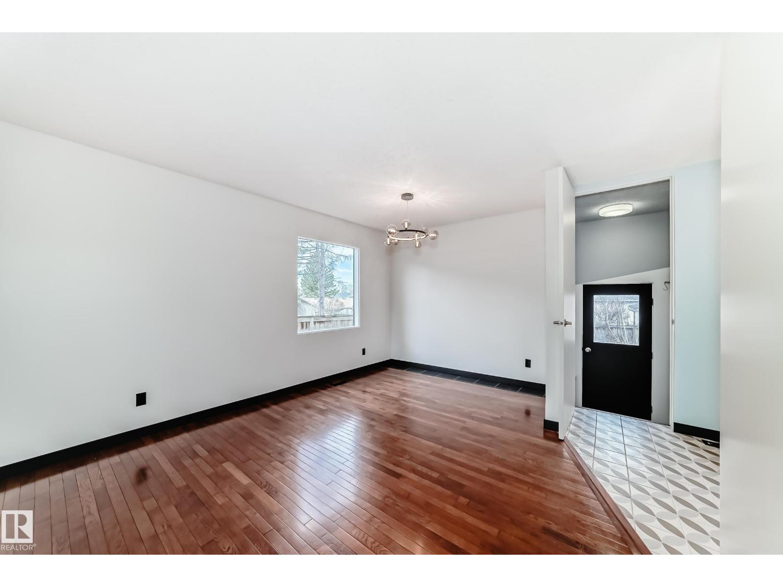 8608 37 Av Nw, Edmonton, Alberta  T6K 0E4 - Photo 11 - E4483720