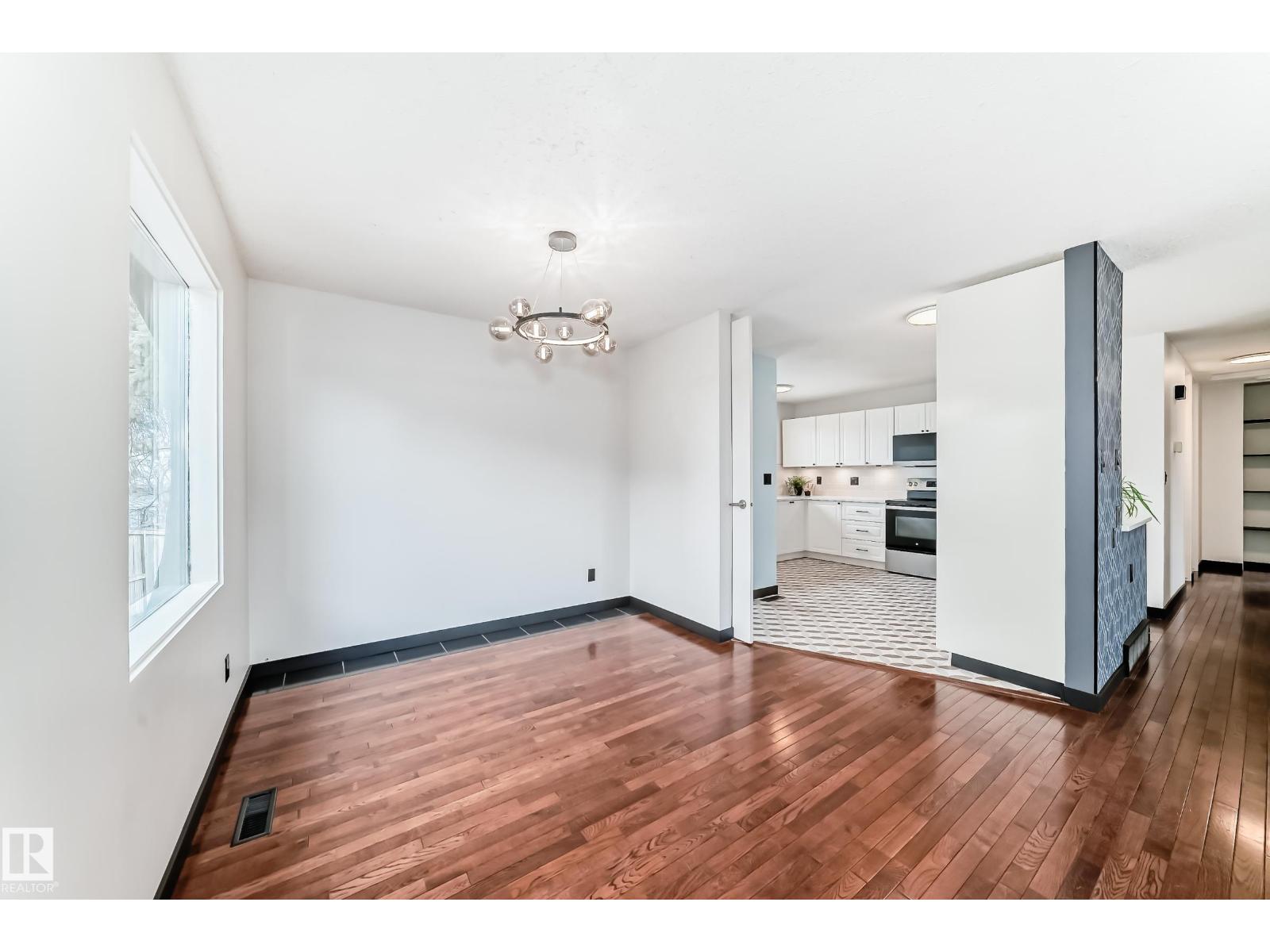 8608 37 Av Nw, Edmonton, Alberta  T6K 0E4 - Photo 12 - E4483720